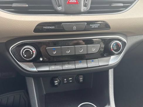 Used 2020 Hyundai Elantra GT FWD image 22