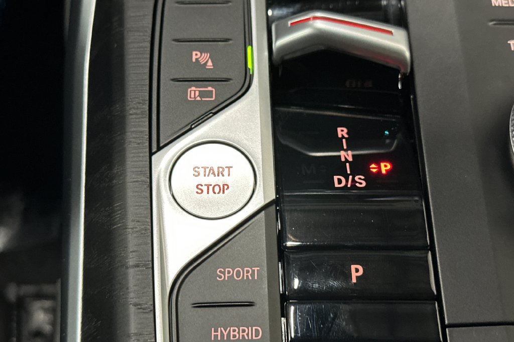 Certified 2024 BMW 330e w/ Convenience Package RWD image 25