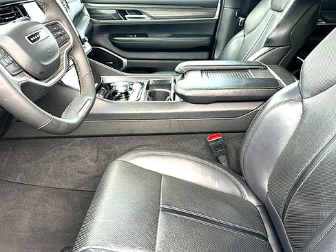 Used 2024 Jeep Wagoneer L Series II image 13