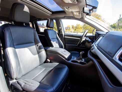 Used 2015 Toyota Highlander XLE image 19