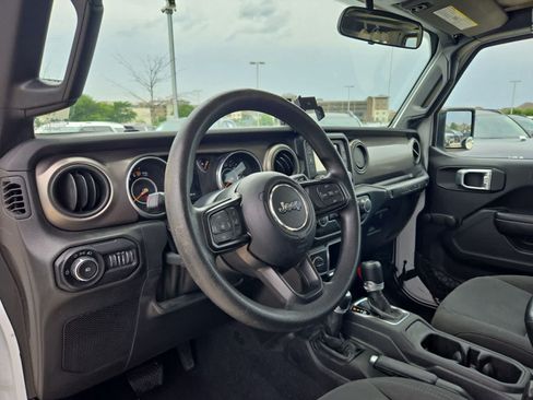 Used 2020 Jeep Wrangler Unlimited Sport AWD/4WD image 2