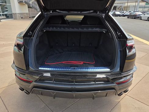 Used 2023 Lamborghini Urus Performante AWD/4WD image 9