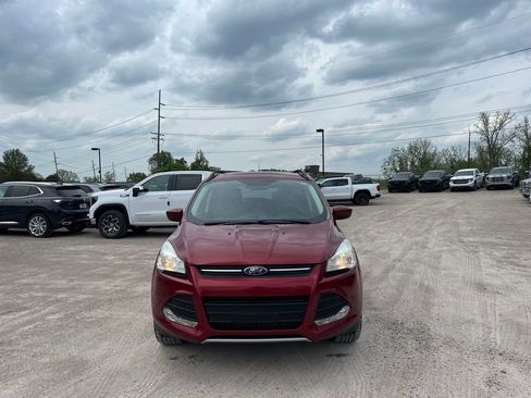 Used 2016 Ford Escape SE w/ Equipment Group 201A AWD/4WD image 3