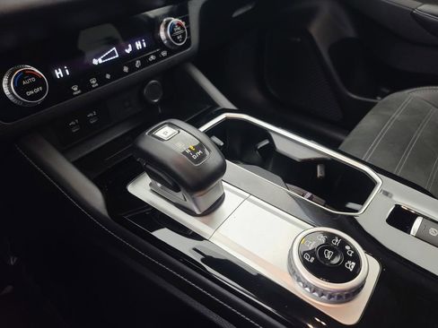 Used 2025 Mitsubishi Outlander SE image 35