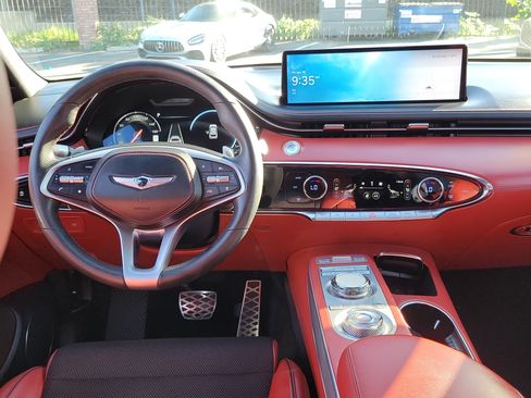 Certified 2023 Genesis GV70 2.5T w/ Sport Prestige Package image 6