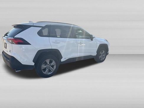 Used 2025 Toyota RAV4 XLE AWD/4WD image 5