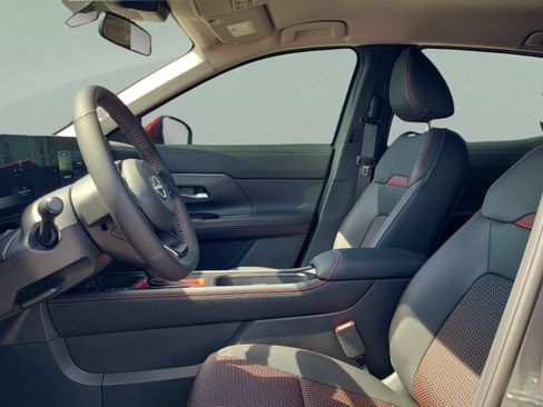 Certified 2025 Nissan Kicks SR FWD image 19