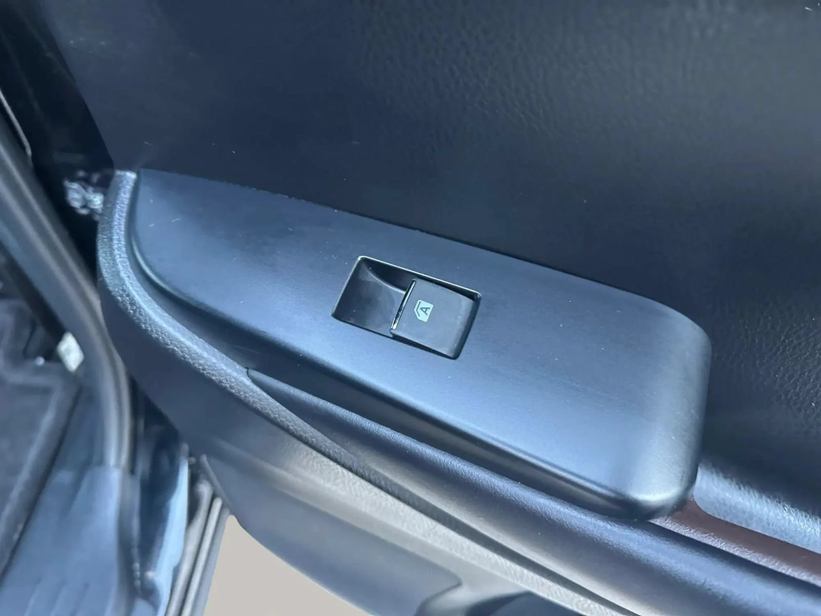Used 2019 Toyota Highlander Limited FWD image 22