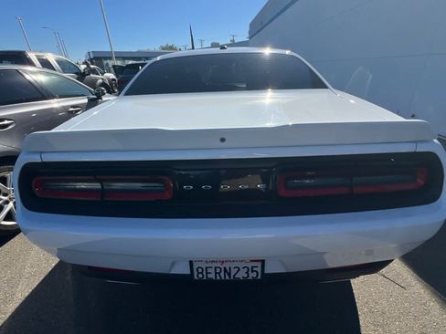 Used 2018 Dodge Challenger SXT RWD image 5