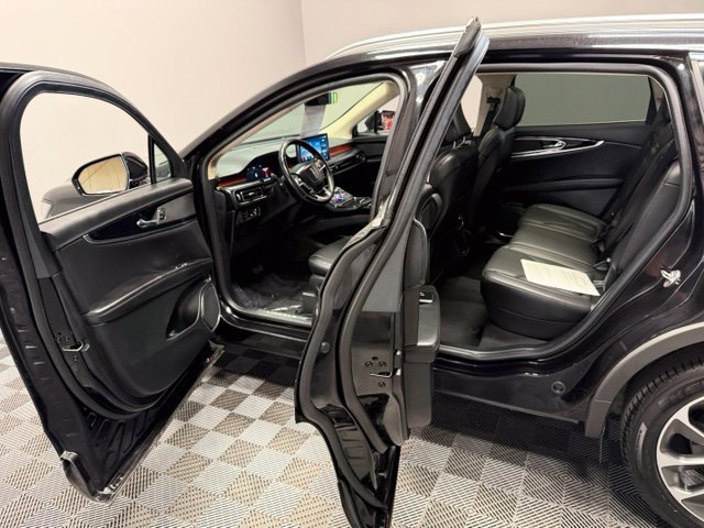 Used 2023 Lincoln Nautilus Reserve AWD/4WD image 13