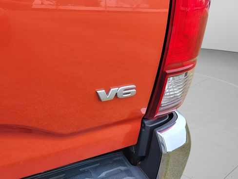 Used 2018 Toyota Tacoma TRD Sport image 20