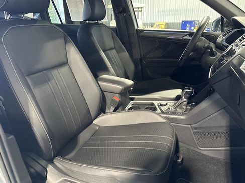 Certified 2022 Volkswagen Tiguan SE R-Line image 20