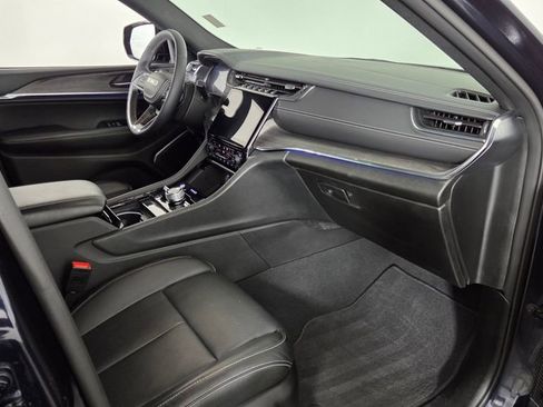 Used 2023 Jeep Grand Cherokee Overland w/ Luxury Tech Group IV image 38