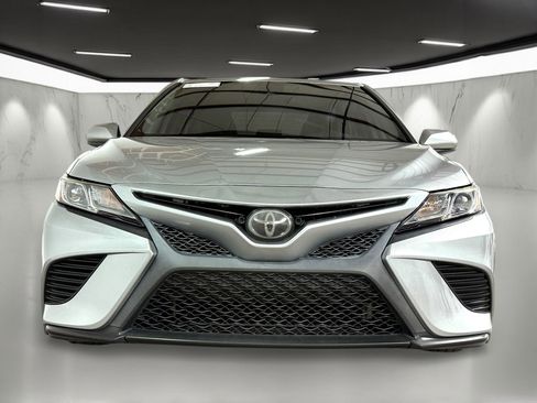 Used 2020 Toyota Camry SE image 6