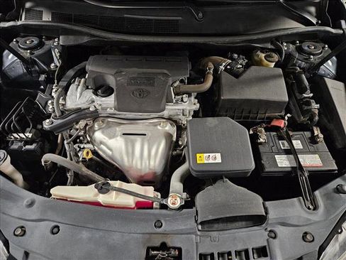 Used 2017 Toyota Camry SE w/ Moonroof Package image 23