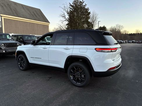 New 2025 Jeep Grand Cherokee Limited image 3