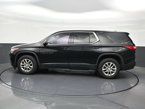 Used 2018 Chevrolet Traverse LS FWD image 2
