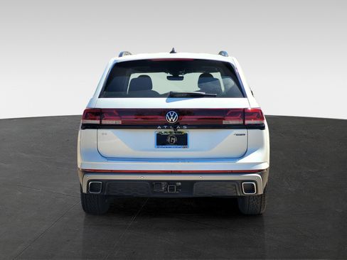 New 2026 Volkswagen Atlas Peak Edition image 5
