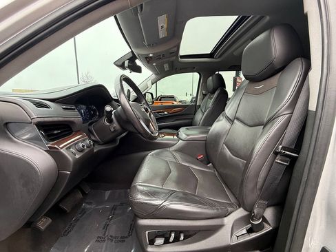 Used 2020 Cadillac Escalade ESV Luxury AWD/4WD image 16