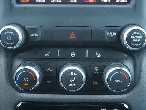 Used 2019 RAM 1500 Big Horn AWD/4WD image 11
