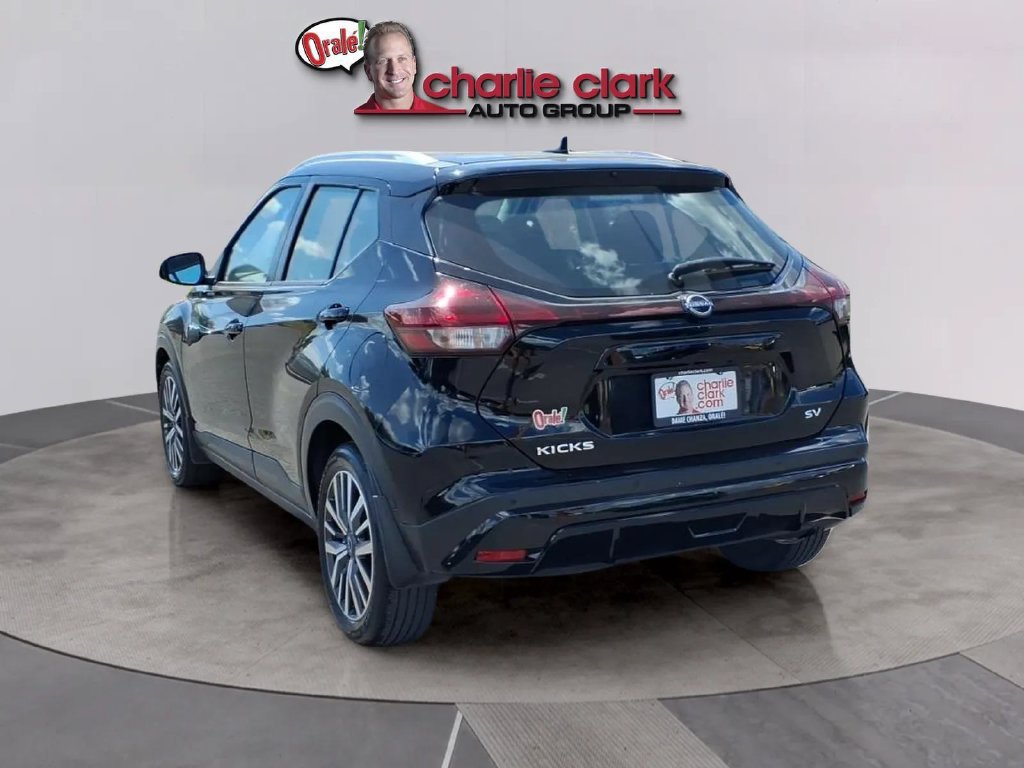 Used 2024 Nissan Kicks SV FWD image 3