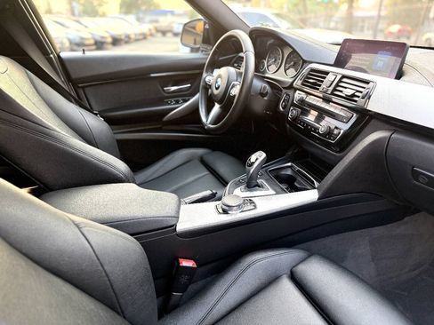 Used 2018 BMW 330i Sedan w/ M Sport Package RWD image 13