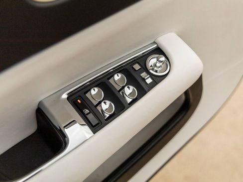 Used 2018 Rolls-Royce Wraith RWD image 25