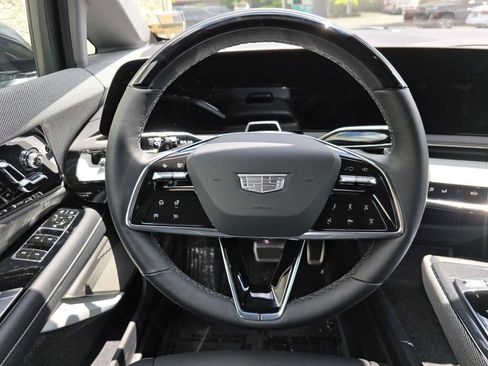 Used 2026 Cadillac Optiq Luxury 2 AWD/4WD image 31