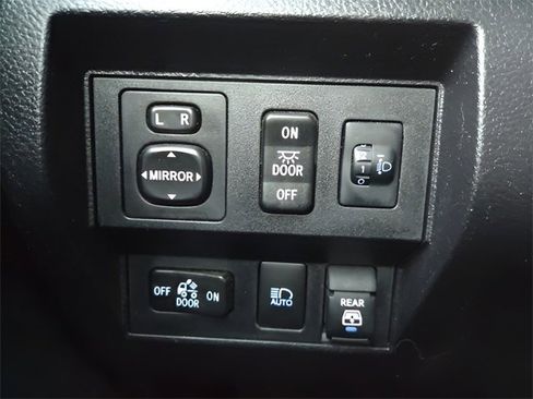 Used 2021 Toyota Tundra Limited image 17