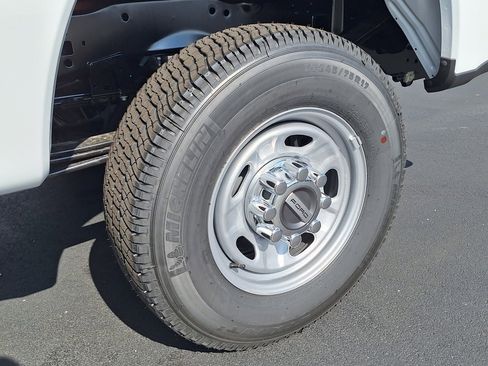 New 2026 Ford F250 XL w/ XL Chrome Package image 28