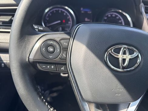 Used 2020 Toyota Camry SE image 14