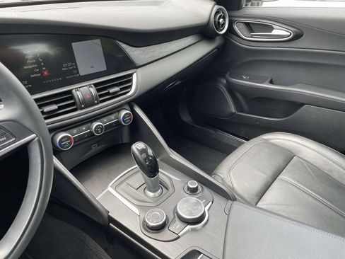 Used 2017 Alfa Romeo Giulia AWD image 30