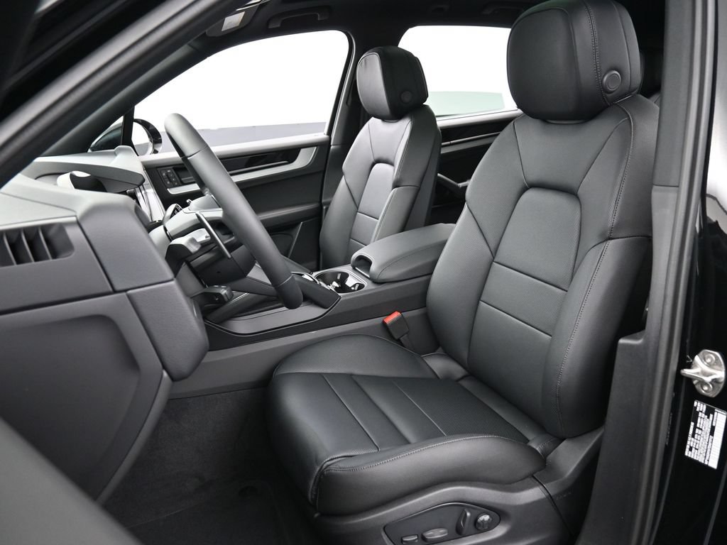 Certified 2026 Porsche Cayenne AWD/4WD image 5