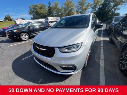 Used 2026 Chrysler Pacifica Select