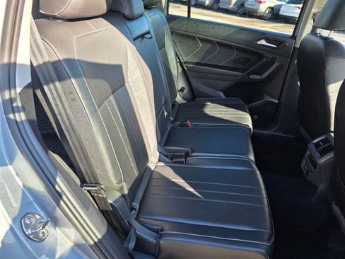 Used 2022 Volkswagen Tiguan SE w/ Panoramic Sunroof Package AWD/4WD image 13