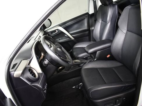 Used 2015 Toyota RAV4 Limited image 18