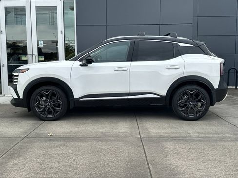 Used 2025 Nissan Kicks SR w/ Illumination Package AWD/4WD image 6