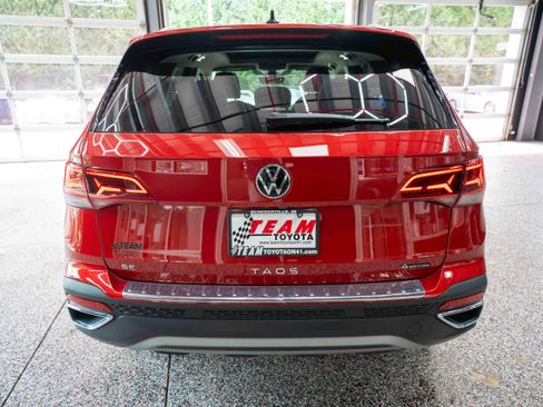 Used 2024 Volkswagen Taos SE AWD/4WD image 3