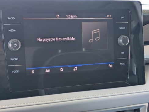 Used 2025 Volkswagen Taos SE image 18