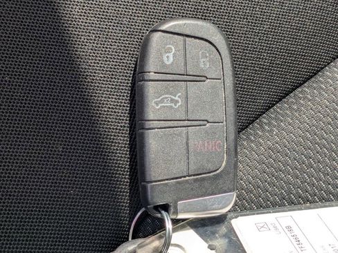 Used 2017 Jeep Renegade Latitude AWD/4WD image 25