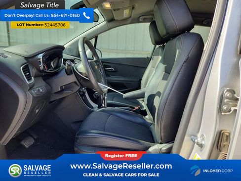 Used 2021 Chevrolet Trax LT w/ LT Convenience Package FWD image 9