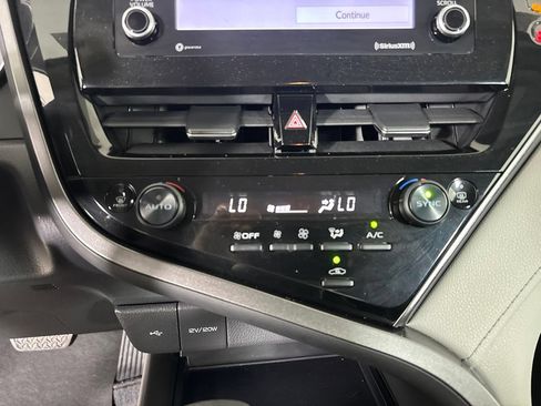 Used 2022 Toyota Camry LE w/ Carpet Mat Package (TMS) FWD image 20