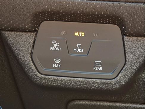 New 2026 Volkswagen Atlas Cross Sport SE FWD image 21