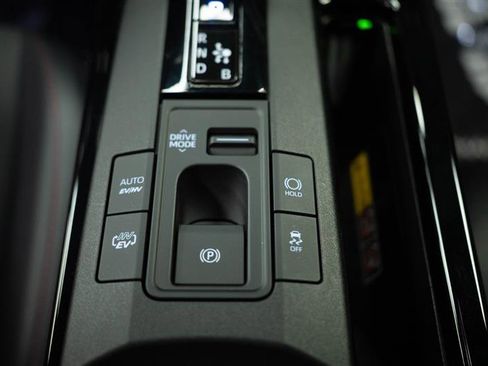 Used 2026 Toyota Prius Plug-In Hybrid FWD image 25