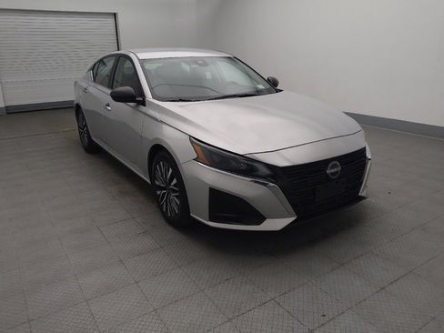 Used 2024 Nissan Altima 2.5 SV image 14