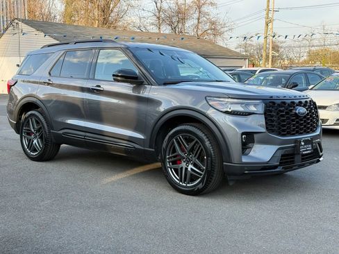 Used 2025 Ford Explorer ST-Line w/ ST-Line Street Pack image 17