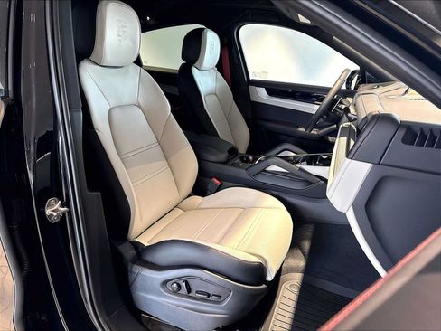 New 2026 Porsche Cayenne Coupe AWD/4WD image 19