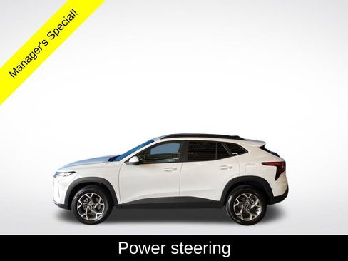 Used 2025 Chevrolet Trax LT w/ LT Convenience Package FWD image 16