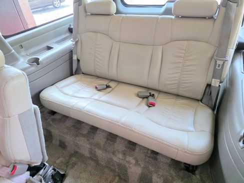 Used 2002 Chevrolet Suburban LT RWD image 28