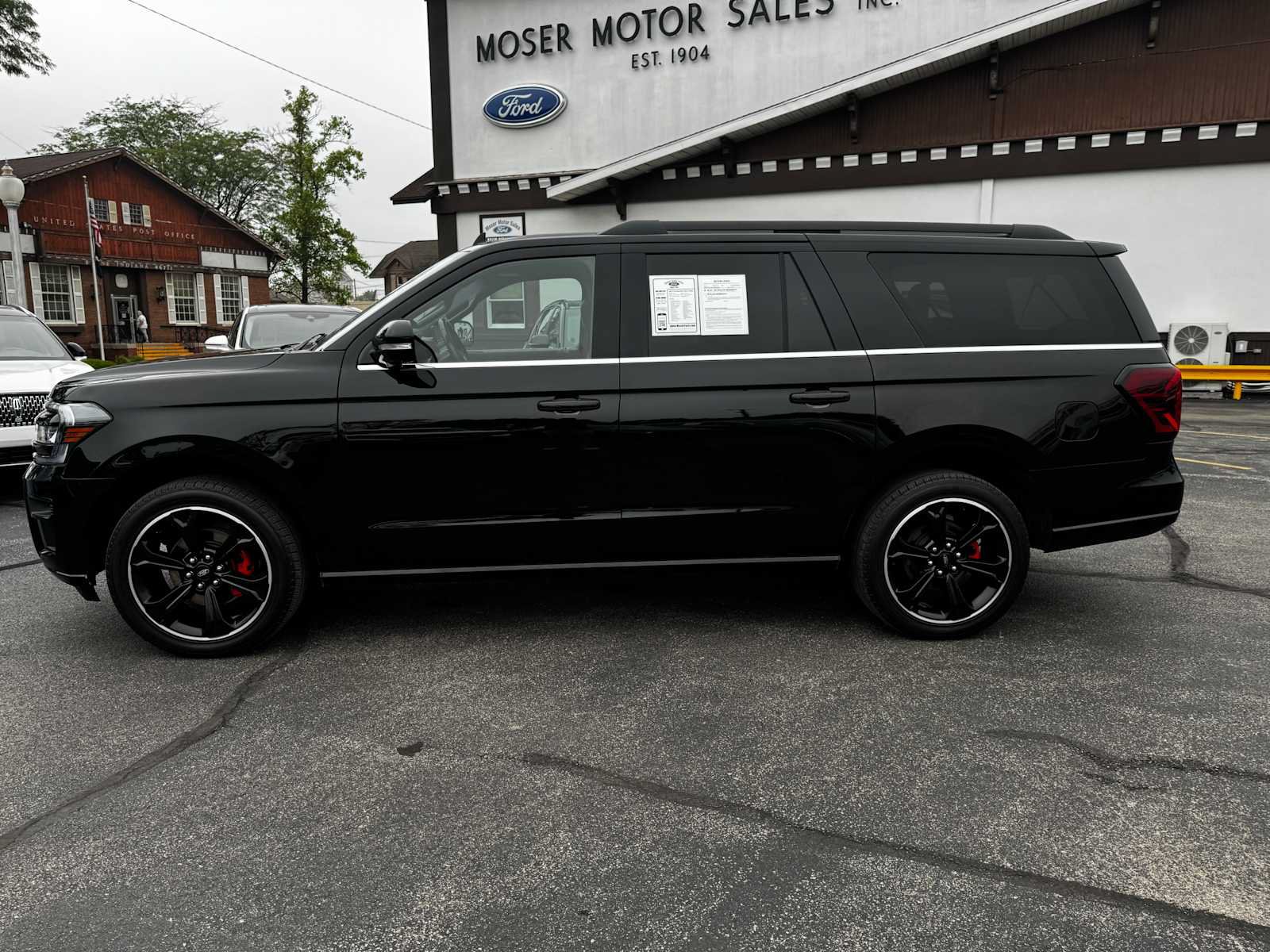 Used 2023 Ford Expedition Max Limited AWD/4WD image 6